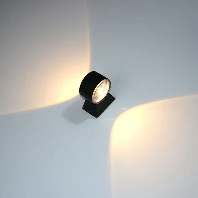 AquaNova Waterproof Aluminium Garden Lamp – Integrated LED, IP65