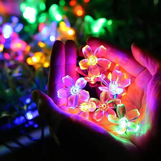 GardenTwinkle Solar Flower Garden Light – 6.5m/7m, 30/50 LEDs, Warm White/Cold White/Multicoloured